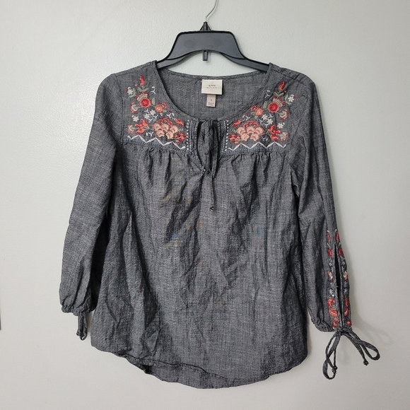 Knox Rose Tops - Knox Rose Embroidered Floral Gray And Red Multicolored Blouse | Small